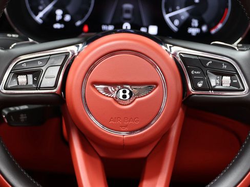 Used 2022 Bentley Bentayga AWD/4WD image 28
