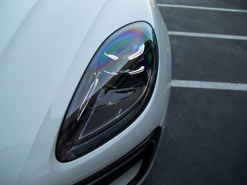 Certified 2026 Porsche Macan AWD/4WD image 13