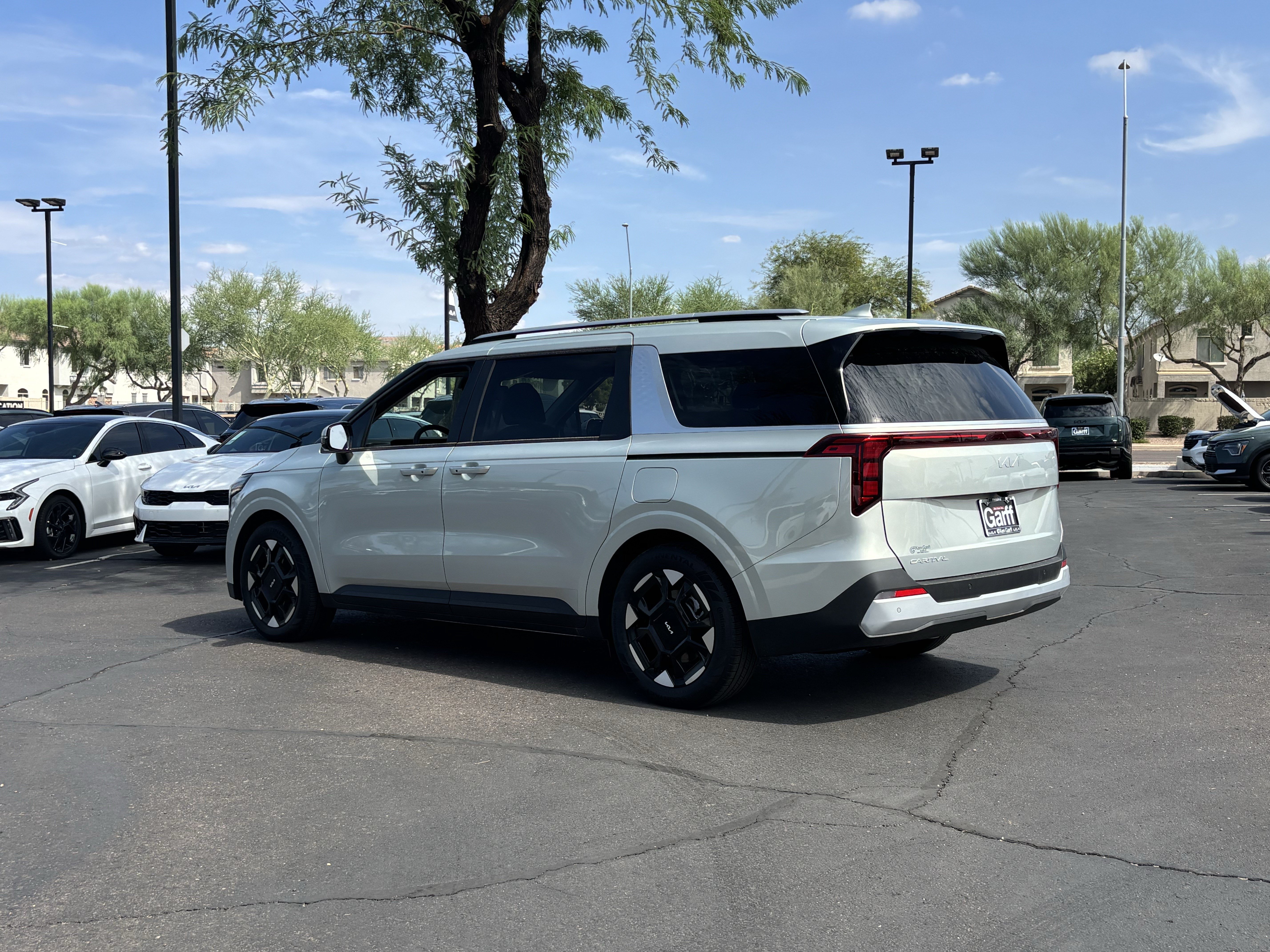 New 2026 Kia Carnival EX FWD image 4