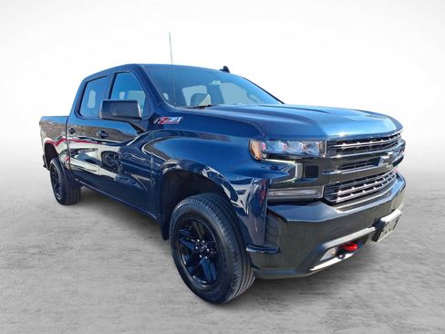 Used 2021 Chevrolet Silverado 1500 LT Trail Boss w/ Convenience Package II image 3