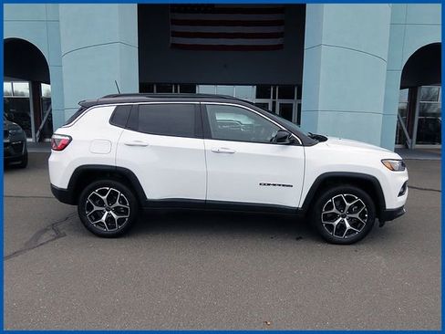 Certified 2025 Jeep Compass Limited AWD/4WD image 1