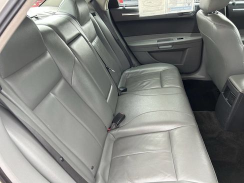 Used 2005 Chrysler 300 Touring image 19