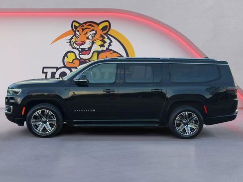 Used 2024 Jeep Wagoneer L Series II w/ Flexible Seating Group AWD/4WD image 8