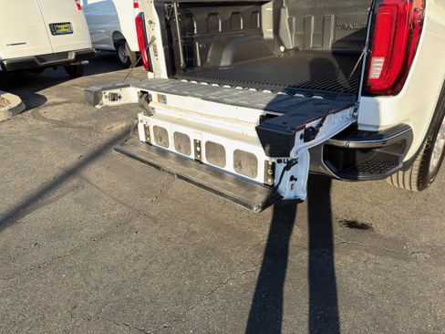Used 2024 GMC Sierra 1500 SLT image 19