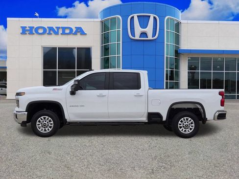 Used 2025 Chevrolet Silverado 2500 LT w/ Convenience Package AWD/4WD image 6