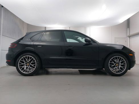 Certified 2018 Porsche Macan image 8