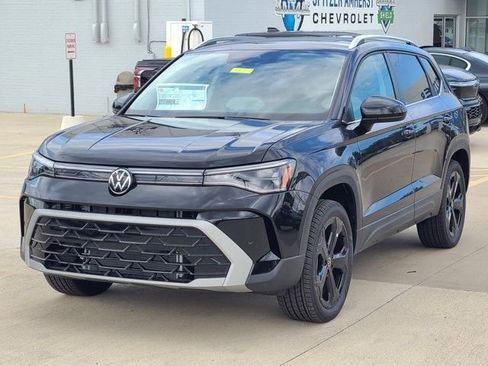 New 2025 Volkswagen Taos SEL image 8