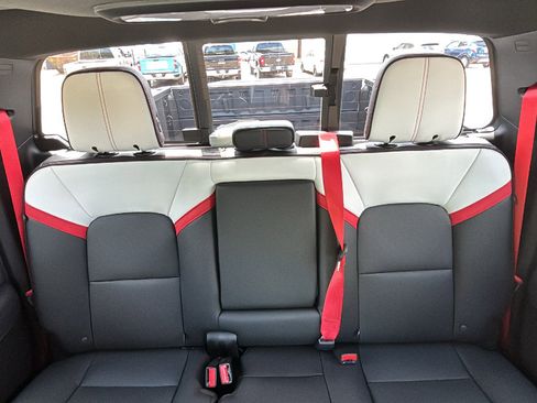 New 2025 GMC Canyon AT4 w/ AT4X Package image 33