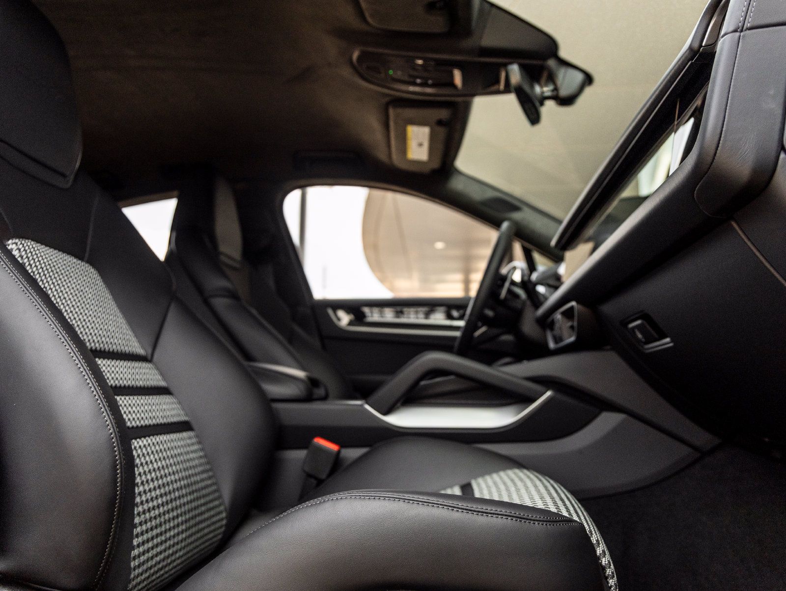 Certified 2025 Porsche Cayenne Turbo AWD/4WD image 42