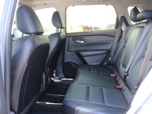 Used 2023 Nissan Rogue SV w/ SV Premium B Package AWD/4WD image 18