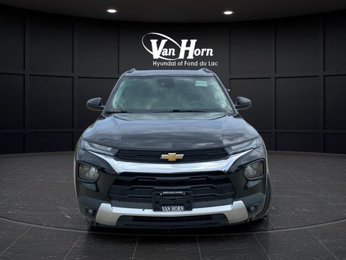 Used 2023 Chevrolet TrailBlazer LT AWD/4WD image 2