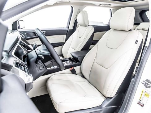 Used 2019 Ford Edge Titanium FWD image 27