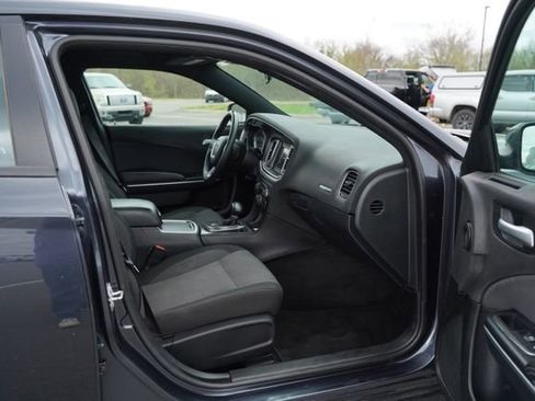 Used 2018 Dodge Charger SXT image 19