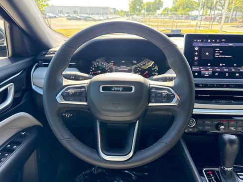 Used 2025 Jeep Compass Limited AWD/4WD image 19