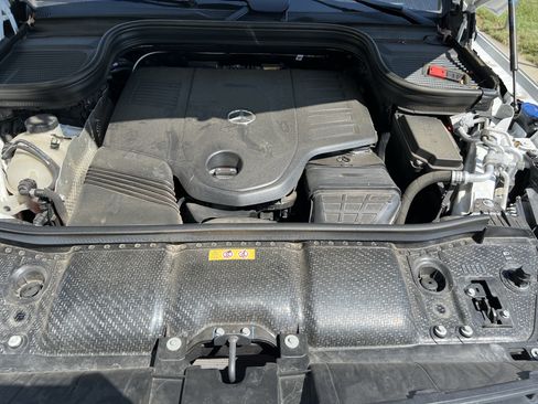 Certified 2025 Mercedes-Benz GLS 450 4MATIC image 36