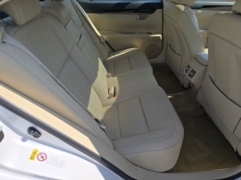 Used 2015 Lexus ES 350 350 w/ Luxury Package image 29