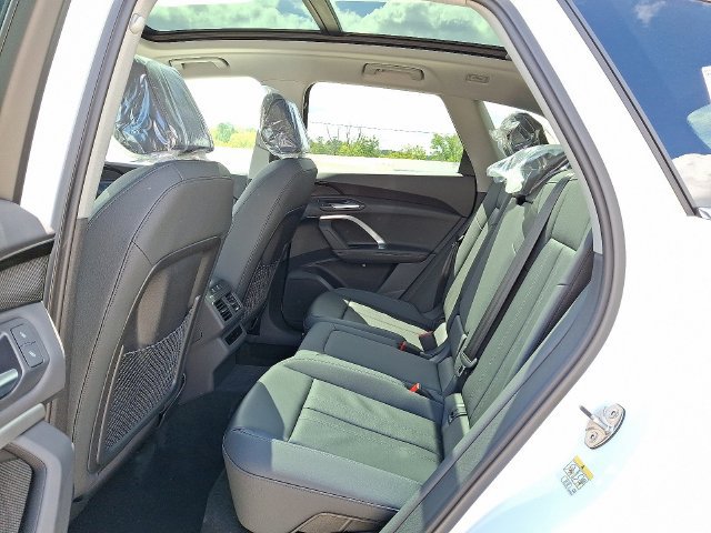 Used 2025 Audi Q5 Premium w/ Convenience Package AWD/4WD image 6