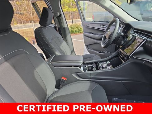 Used 2023 Jeep Grand Cherokee Laredo image 10