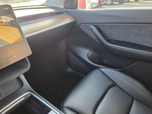 Used 2022 Tesla Model Y Long Range AWD/4WD image 34