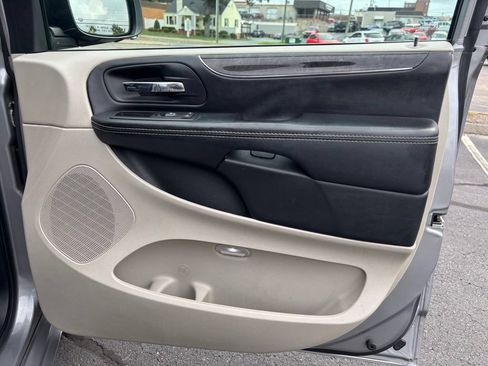 Used 2016 Chrysler Town & Country Touring FWD image 24