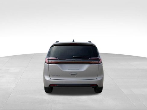 New 2026 Chrysler Pacifica Select w/ S Appearance Package image 8
