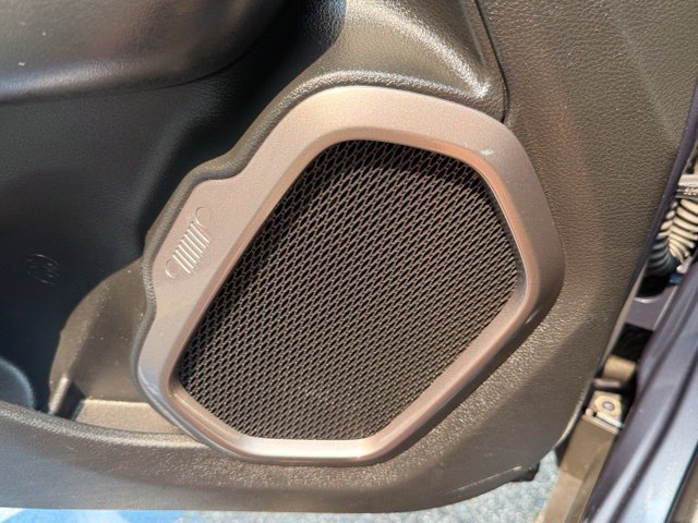 Used 2023 Jeep Renegade Latitude AWD/4WD image 40