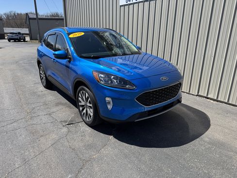 Used 2020 Ford Escape Titanium image 5