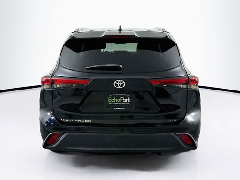 Used 2021 Toyota Highlander XLE FWD image 7