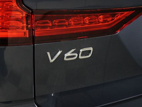 Used 2025 Volvo V60 B5 Cross Country Plus AWD/4WD image 19