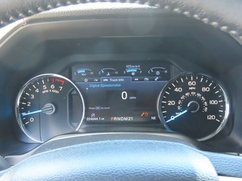 Used 2016 Ford F150 Lariat w/ Equipment Group 501A Mid AWD/4WD image 29