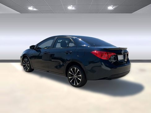 Used 2018 Toyota Corolla SE FWD image 3
