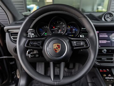 Certified 2026 Porsche Macan AWD/4WD image 31