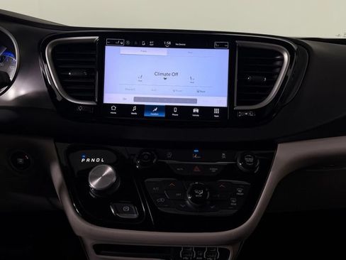 Used 2022 Chrysler Pacifica Touring-L FWD image 21
