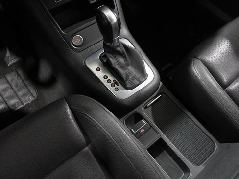 Used 2017 Volkswagen Tiguan S image 14