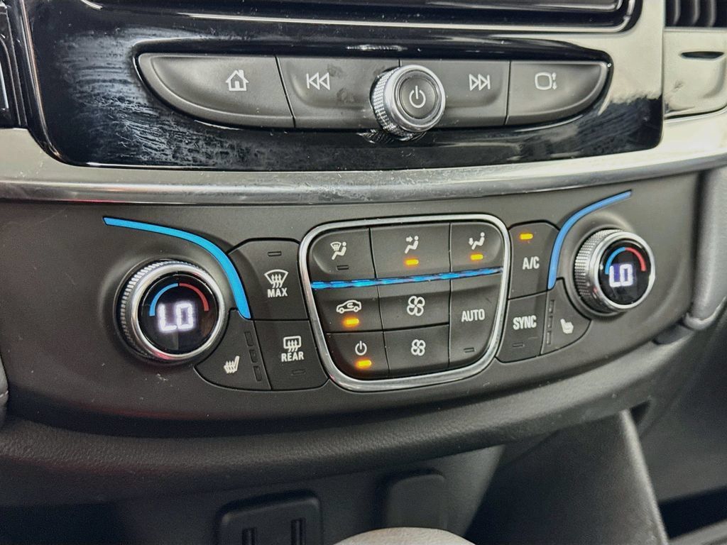 Used 2021 Chevrolet Traverse LT FWD image 16