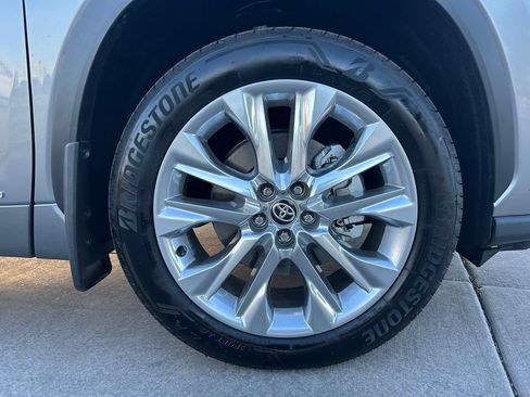 Used 2026 Toyota Highlander Limited AWD/4WD image 29