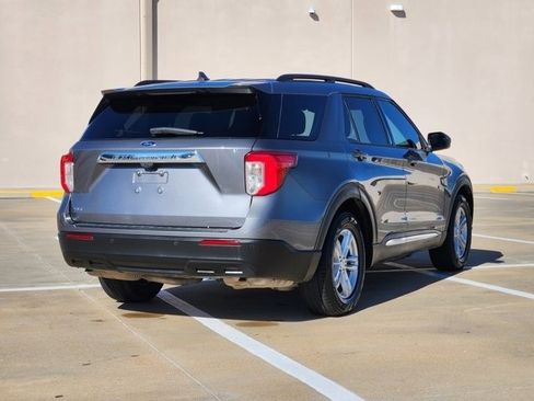 Used 2021 Ford Explorer XLT image 5