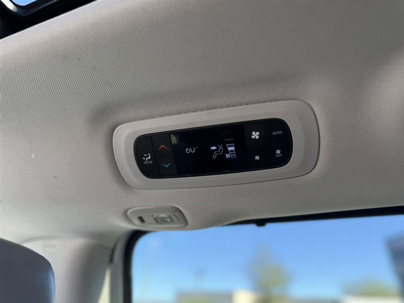 Used 2021 Chrysler Pacifica Touring-L w/ Premium & Safety Sphere Group FWD image 39