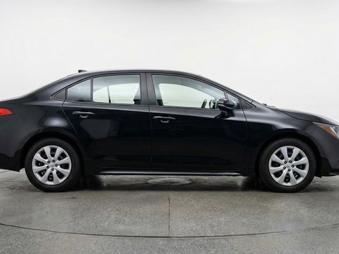 Used 2025 Toyota Corolla LE image 11