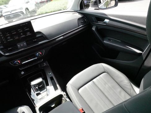 Used 2023 Audi Q5 2.0T Premium w/ Convenience Package AWD/4WD image 11
