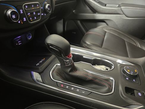 Used 2023 Chevrolet Traverse RS image 25