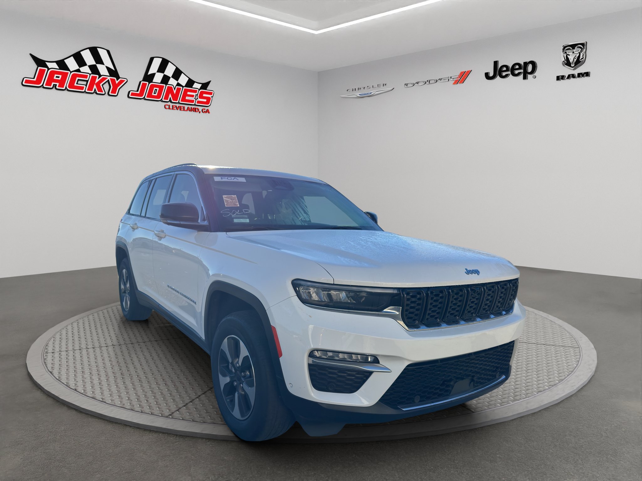 Used 2023 Jeep Grand Cherokee 4WD 4xe w/ Luxury Tech Group II image 11