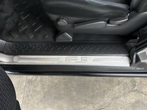 Used 2007 Toyota FJ Cruiser 4WD image 34