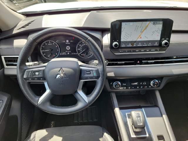 Used 2024 Mitsubishi Outlander SE AWD/4WD image 16
