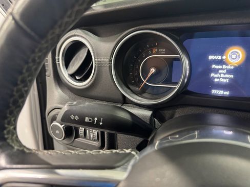 Used 2018 Jeep Wrangler Unlimited Sahara image 15