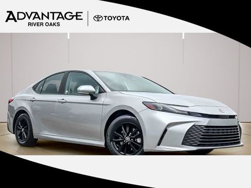 Used 2025 Toyota Camry LE FWD image 1