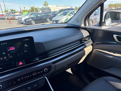 Used 2026 Kia Carnival FWD image 38
