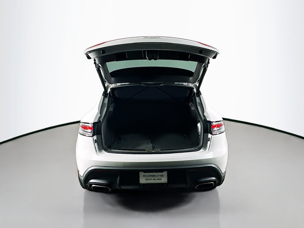 Certified 2026 Porsche Macan Turbo AWD/4WD image 28