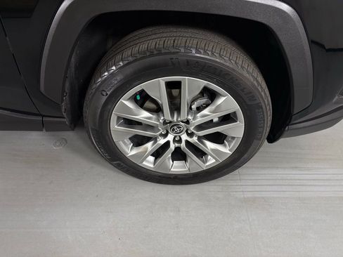 Used 2022 Toyota RAV4 XLE Premium AWD/4WD image 10