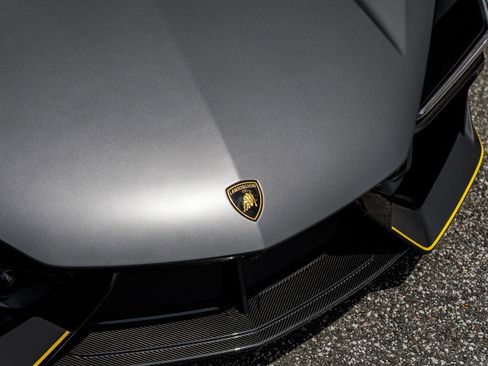 Used 2025 Lamborghini Revuelto AWD/4WD image 31